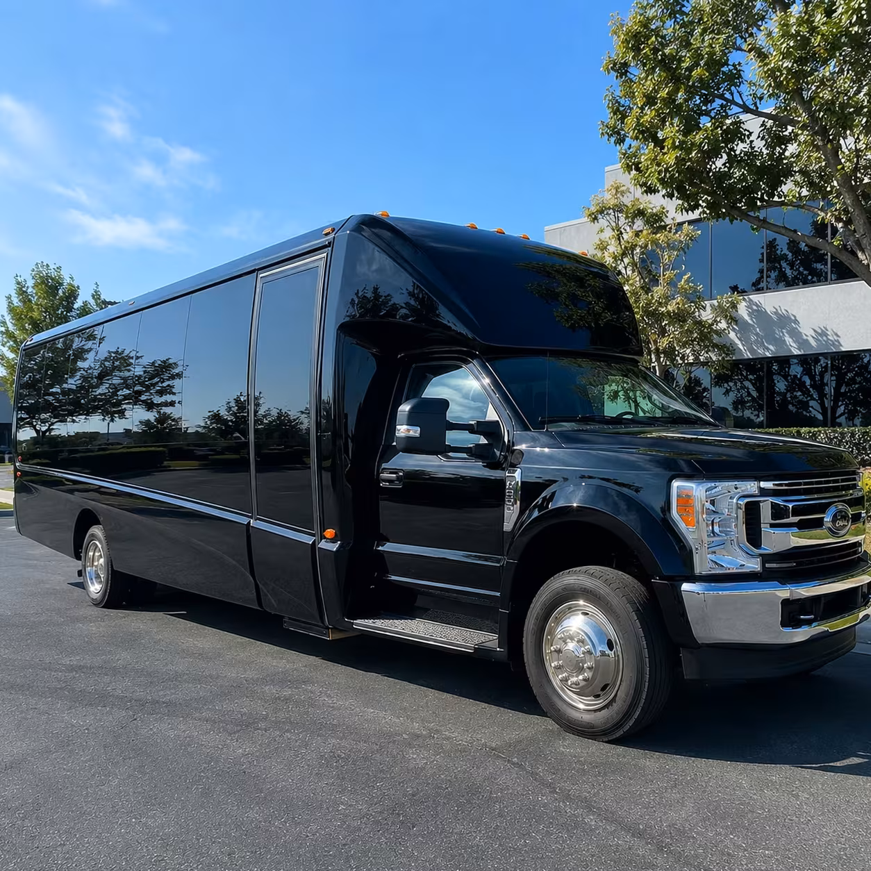 lakeland minibus shuttles for outdoor and estate weddings