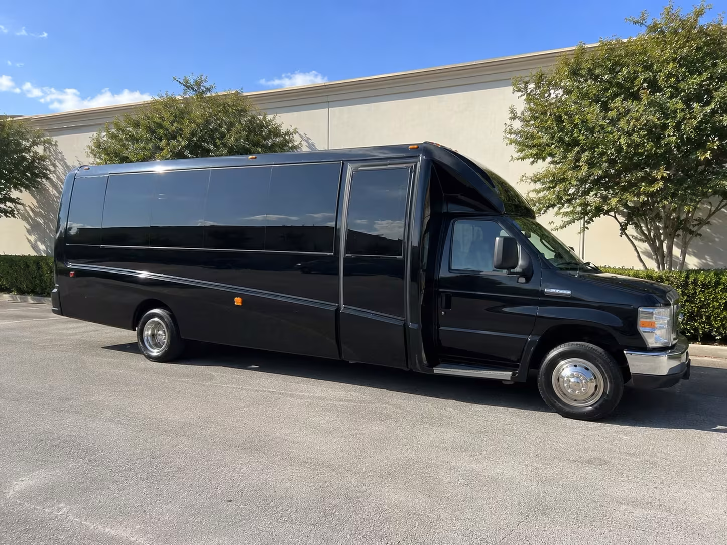 lakeland party buses and minibuses for outdoor concerts