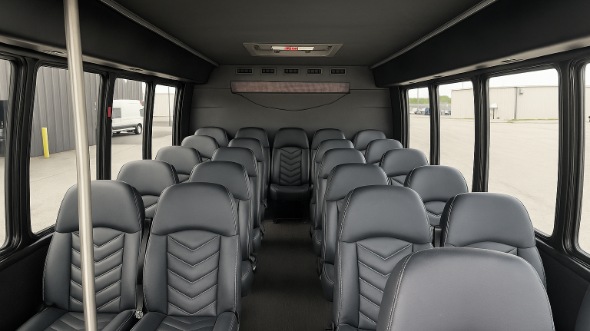 kissimmee 28 passenger minibus