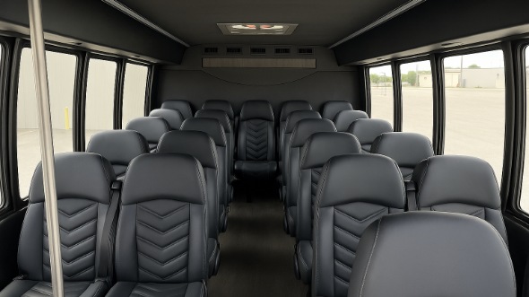 lakeland 15 passenger minibus rental